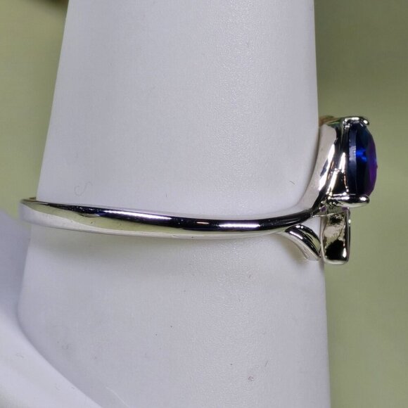 Leaf Design Ring With Blue and White CZ Accents Size 9.75 (NWOT) - Picture 3 of 6